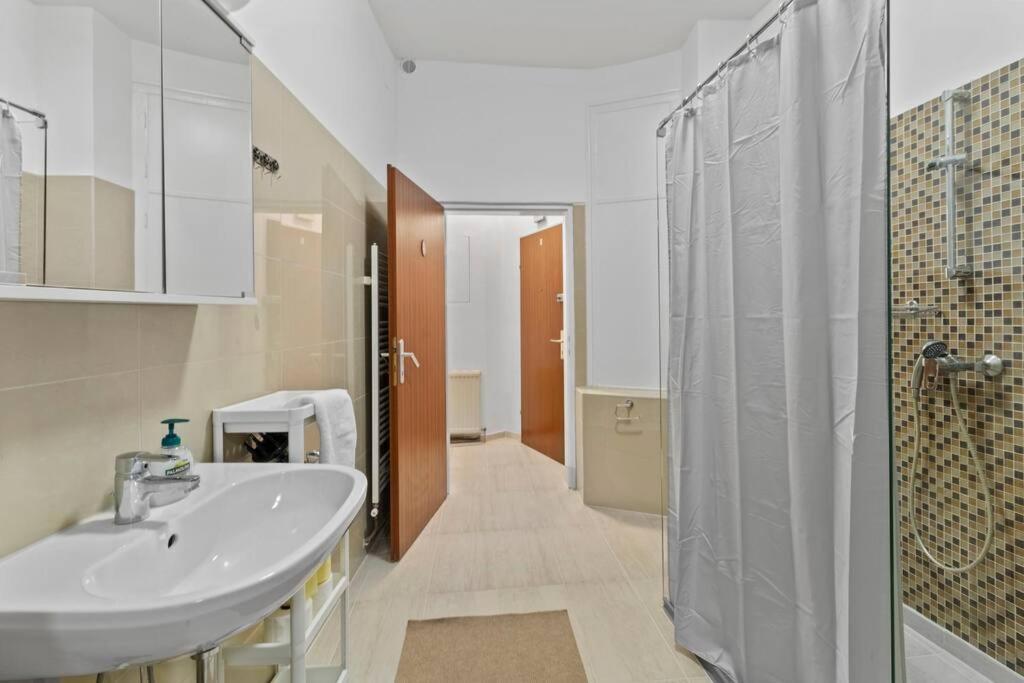 Modern Apartment Close To Center - 2Br Wien Eksteriør bilde